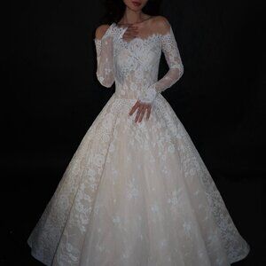 Preloved US 0 Anna Augusta Off-Shoulder Chantilly Lace Bridal Gown